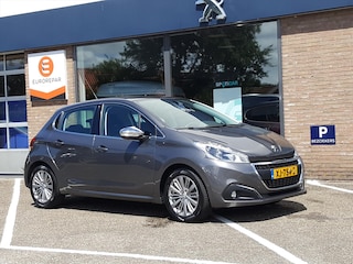 Peugeot 208 1.2 Puretech 110pk 5D Allure AUTOMAAT6 Navigatie | TREKHAAK | Apple Carplay & Android Auto | Bluetooth | Cruise & Climate Control | LM-velgen