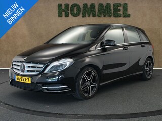 Mercedes-Benz B-klasse 200 Ambition - ORIGINEEL NEDERLANDSE AUTO - UITKLAPBARE TREKHAAK (TREKGEWICHT 1400 KG GEREMD) - CRUISE CONTROL - PANORAMADAK - ELEKTRISCH VERSTELBARE BESTUURDERSSTOEL MET GEHEUGEN - STOELVERWARMING - PARKEERSENSOREN VOOR + ACHTER - LEDEREN BEKLEDING