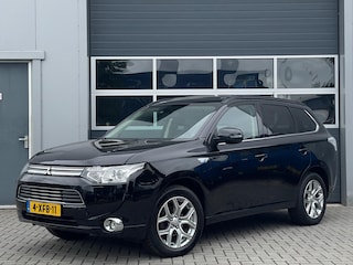 Mitsubishi Outlander 2.0 PHEV Instyle | Leder | Schuifdak | Xenon | Keyless | Camera | Trekhaak