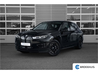 BMW iX xDrive40 Executive 77 kWh | 20 inch Aerodynamische wielen (styling 1002) in Dark Grau | 4-zone automatische airconditioning | Achteropkomend verkeer waarschuwing