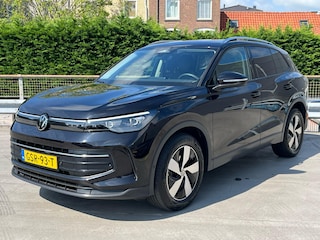 Volkswagen Tiguan 1.5 eTSI Life Edition | ACC | PDC V+A | Camera achter | Stuur en stoelverwarming | Navigatie | Apple Carplay |