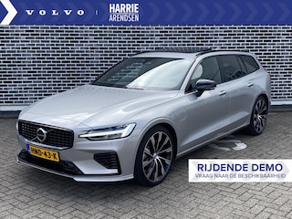 Volvo V60 T6 Plug-in hybrid AWD Plus Dark | Panoramadak | Donker getint glas achter | 20" LM wielen | Trekhaak