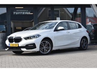 BMW 118i Sport line | STOELVERWARMING | APPLE CARPLAY | ANDROID AUTO | NAP | SFEERVERLICHTING
