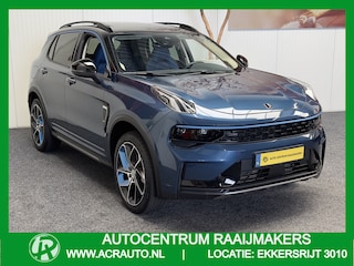 Lynk & Co 01 1.5 50 STUKS OP VOORRAAD ! VOL OPTIES ! ACHTERUITRIJCAMERA ADAPTIVE CRUISE CONTROL PANORAMA SCHUIF/KANTELDAK APPLE CARPLAY/ANDROID RIJSTROOKSENSOREN ZEER MOOI !! 3010
