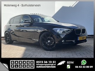 BMW 118d Business Sport Pano Trekhaak Stoelverw Nav/Cruise 18 Inch Uitstraling!