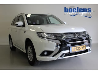 Mitsubishi Outlander 2.4 PHEV Pure | AFN-TRHAAK | CLIMA | STOEL-VERW | CAMERA | NAVIGATIE | D-GLAS | KEYLESS |
