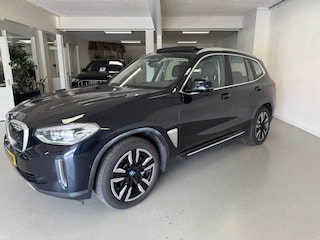 BMW iX3 Executive 80 kWh Pano | Leer | 19" LMV | Camera | LED | !e eig | NL auto