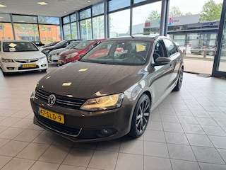 Volkswagen Jetta 1.2 TSI Comfortline NW. APK CRUISE CLIMATE BJ 2011 !!!