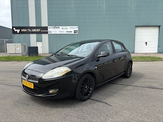 Fiat Bravo 1.4i Edizione Prima 5-Deurs 6-Bak 90 PK. Slechts 114.000 KM !!! Zeer fijn rijdende auto !!