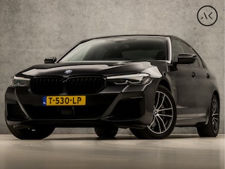 BMW 530e xDrive M Sport 293Pk Automaat (APPLE CARPLAY, M PAKKET, ADAPTIVE CRUISE, GETINT GLAS, SFEERVERLICHTING, STUUR/STOELVERWARMING, SPORTSTOELEN, LEDER, TREKHAAK, CAMERA, NIEUWSTAAT)