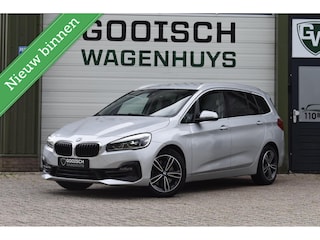 BMW 2-serie Tourer 220i 7p. | Stoelverwarming | Trekhaak | Camera |