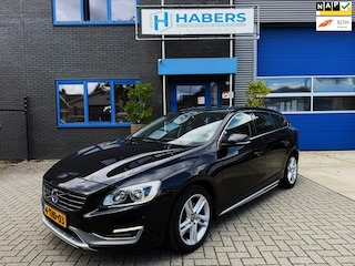Volvo V60 1.6 T3 Momentum 150PK|Origineel NL|Navi|Led|Adaptive Cruise|Camera|Lane Assist|BotsPreventie|Isofix|Climate|Historie|PDC