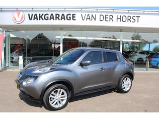 Nissan Juke 1.2-116pk DIG-T S/S N-Connecta. Erg nette en goed onderhouden hoogzitter. Afkomstig van de eerste eigenaar ! Autm. airco, metallic lak, LM wielen, camera, navigatie, telefoonvoorb., trekhaak + afn. kogel, cruise control, privacy glass etc.