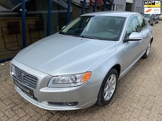 Volvo S80 2.5 T Momentum Automaat LEER / TREKHAAK / YOUNGTIMER