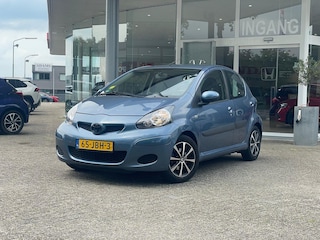 Toyota Aygo 1.0 12V Comfort | Airco | 2 Sets LM velgen winter+zomer | Nieuwe koppeling en bougies | Jaar APK | Electrische ramen voor | Centrale vergrendeling