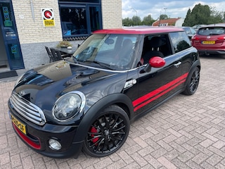 Mini Mini 1.6 uitvoering- rode details- airco