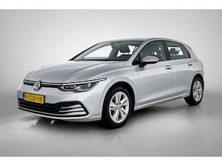 Volkswagen Golf 1.0 eTSI Life Business Automaat (SFEERVERLICHTING, LED, CARPLAY, MASSAGE STOEL, LED, CAMERA, 1e EIGENAAR)