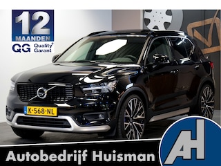 Volvo XC40 2.0 B4 AWD 155kW/211pk Aut8 R-Design PANORAMADAK + HARMAN/KARDON + ADAPT.CRUISE + BLIS + LANE ASSIST + STOELVERWARMING V&A + STUURVERWARMING + 360 CAMERA + STYLING PAKKET + EL.TREKHAAK + LEER/ALCANTARA + PARKSENSOREN V&A + 22" LM-VELGEN!!