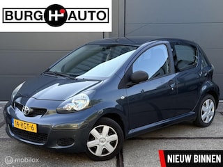Toyota Aygo 1.0-12V Now 5 deurs - AIRCO - RADIO/CD - EL. RAMEN - CPV - STUURBEKRACHTIGING - 2E EIGENAAR - NL AUTO - NAP - APK T/M 01-06-2026 -