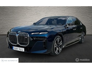 BMW M760e xDrive, Individual, B&W, pano, massage