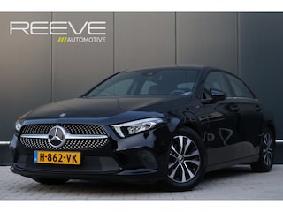 Mercedes-Benz A-klasse 180 Business Solution Automaat | Stoelverwarming | Camera | Sportstoelen | Carplay / Android Auto | NL Auto!