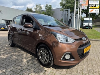 Hyundai i10 1.0i i-Motion Premium stoel/stuur verwarming, airco, cruise, multi-stuur, led , mettallic kleur, 65.182 km nwe apk