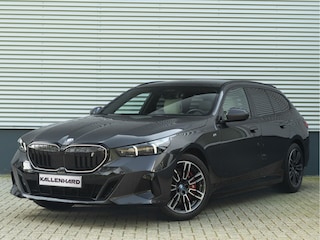 BMW i5 Touring eDrive40 M-Sport Pro - Onderstel Prof - Pano - Trekhaak - Driving Ass Prof