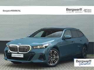 BMW i5 Touring eDrive40 M-Sport - Onderstel Prof - Pano - Trekhaak - Bowers & Wilkins