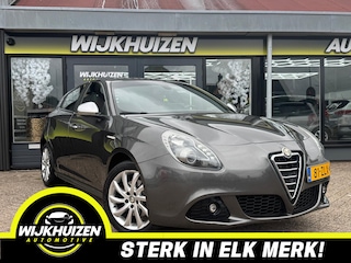 Alfa Romeo Giulietta 1.4 T Distinctive met Climate !!! Leder !!! Navigatie !!!