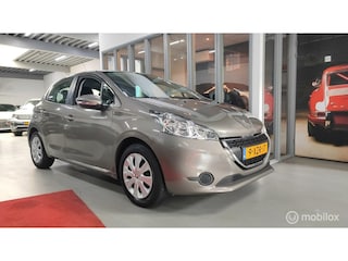 Peugeot 208 1.2 VTi AllureAIRCO ELEK. RAMEN NW DISTRIBUTIE GROTE BEIRT NW APK VOLLEDIG ONDERHOUDEN
