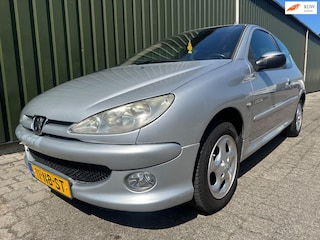 Peugeot 206 1.4 Quiksilver Nieuwe APK