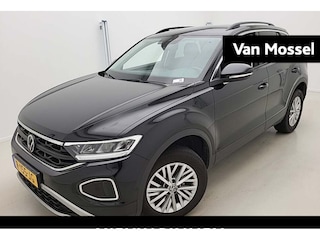 Volkswagen T-Roc 1.5 TSI Life | 150 PK | Automaat | Digital Cockpit | Airco | Park Assist | All Season Banden | Navi by Shop | Parkeersensoren |