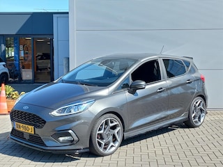 Ford Fiesta 1.0T 100pk ST-Line | Climate control | Navigatie | 18" Lm velgen | Camera | Apple + Android | Voorruitverwarming