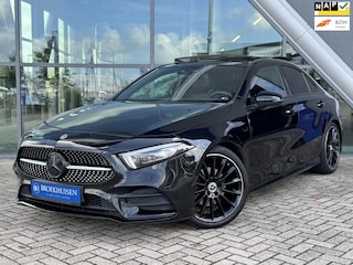 Mercedes-Benz A-klasse 200 Launch Edition AMG Premium Night 163pk Panoramadak / Camera / Sfeerverlichting