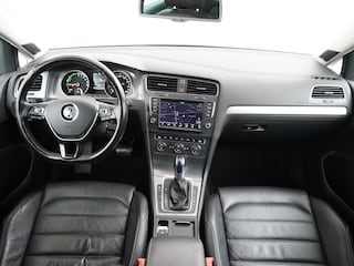 Volkswagen Golf Leer Navi Ecc Adaptieve Cruise PDC-v+a DAB 17" Led Premium Audio Lmv Privacy Glas Spiegel Pakket Cruise Pakket Leder Pakket Stoelverwarming Origineel Nederlandse Auto Dealeronderhouden
