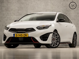 Kia ProCeed 1.6 T-GDi GT 204Pk Automaat (FACELIFT, VIRTUAL COCKPIT, APPLE CARPLAY, JBL AUDIO, GROOT NAVI, STUUR/STOELVERWARMING, LEDER/ALCANTARA, MEMORY SEATS, CAMERA, ADAPTIVE CRUISE, NIEUWSTAAT)