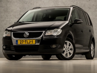 Volkswagen Touran 1.4 TSI Comfortline 141Pk (YOUNGTIMER, XENON, STOELVERWARMING, CLIMATE, GETINT GLAS, TREKHAAK, SPORTSTOELEN, PARKEERSENSOREN, CRUISE, NIEUWE APK, NIEUWSTAAT)