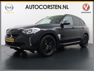 BMW iX3 Executive 80kWhPanoramadak Leer+Verwarmd+Memory Adaptieve LEDApple Carplay Android Auto Trekhaak Pdc Camera DAB Live Cockpit Pro Lmv Elek.Achterklep Regen-Lichtsensor Achteruitrij-assistent 1e Eigenaar Origineel Nederlands Nieuwprijs €68.172,-