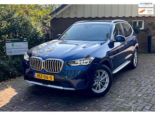 BMW X3 XDrive30e LCI | 292 pk PHEV | Leder | HUD | HIFI | Live Cockpit | Trekhaak | 1e eig. | Dealer OH | Phytonicblau | Rijklaar