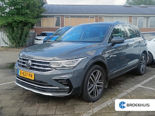 Volkswagen Tiguan 2.0 TSI 4Motion 190pk Elegance | Trekhaak | 2500kg Trekgewicht! | Stoelverwarming | Camera | Navi |