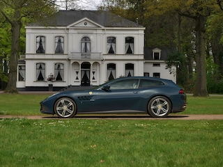 Ferrari GTC4 6.3 V12 | Atelier Car | Full spec! | Blu Ahrabian | Pano-dak | Lift | 360 cam | CarPlay