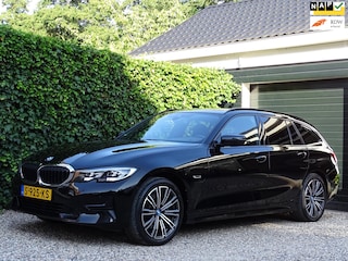 BMW 3-serie Touring 320e Business Edition Plus | Carplay | Camera | Stoelverwarming