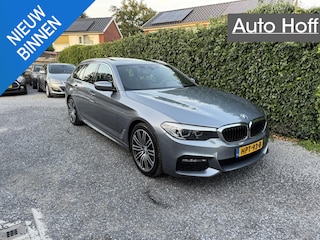 BMW 5-serie Touring 530d xDrive High Executive M-Sport | Automaat | Panoramadak | Leer | Navi Pro | LED | Cruise Control | 360 Camera | PDC | Trekhaak | Sportstoelen | Dealer onderhouden | APK tot 22-05-2026!