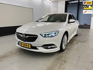 Opel Insignia Grand Sport 1.5 Turbo 165 PK OPC Business Executive+Led+parkeer-Hulp+navigatie+leder+18"lmv = SUPER LOOK !!