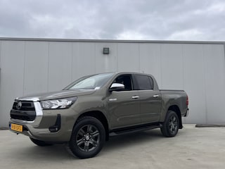 Toyota Hilux 2.8 D-4D Double Cab Professional premium | Tonneau Cover Aluminium | Bedliner | Trekhaak | All wheel drive | AWD | 204 PK | 3.500 kg trekgewicht