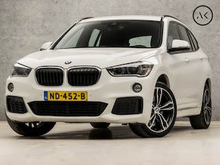 BMW X1 xDrive20i M Sport High Executive 192Pk Automaat (GROOT NAVI, M PAKKET, HEAD-UP DISPLAY, LEDEREN SPORTSTOELEN, STOELVERWARMING, PARKEERSENSOREN, CRUISE, LED KOPLAMPEN, NIEUWE APK, NIEUWSTAAT)