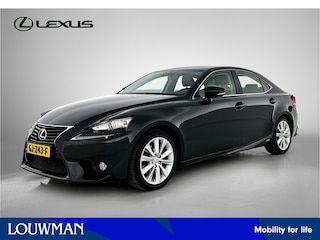 Lexus IS 300h Business Line Pro | Parkeersensoren | Achteruitrijcamera | Premium Navigatie |