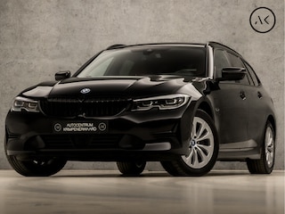 BMW 3-serie Touring 320e Sportline 204Pk Automaat (APPLE CARPLAY, GROOT NAVI, COGNAC LEDER, TREKHAAK ELEKTRISCH, STOELVERWARMING, SPORTSTOELEN, CAMERA, GETINT GLAS, ELEK ACHTERKLEP, NIEUWSTAAT)