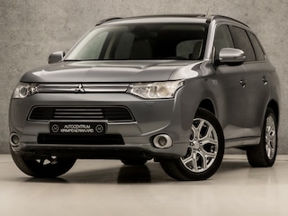 Mitsubishi Outlander 2.0 PHEV Instyle 203Pk Automaat (SCHUIFDAK, NAVIGATIE, CAMERA, LEDER, STOELVERWARMING, ELEK SPORTSTOELEN, KEYLESS, CRUISE, XENON, NIEUWSTAAT)