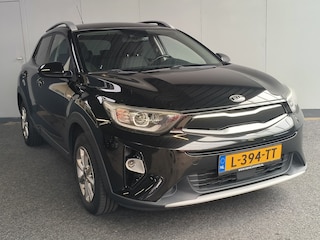 Kia Stonic 1.2 MPi Design Edition uit 2018 Rijklaar + 12 maanden Bovag-garantie Henk Jongen Auto's in Helmond, al 50 jaar service zoals 't hoort!